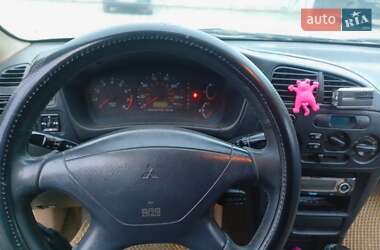 Седан Mitsubishi Mirage 2000 в 