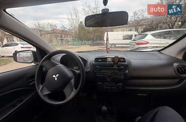 Хэтчбек Mitsubishi Mirage 2014 в 