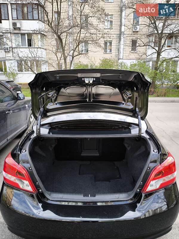 Седан Mitsubishi Mirage 2018 в Киеве