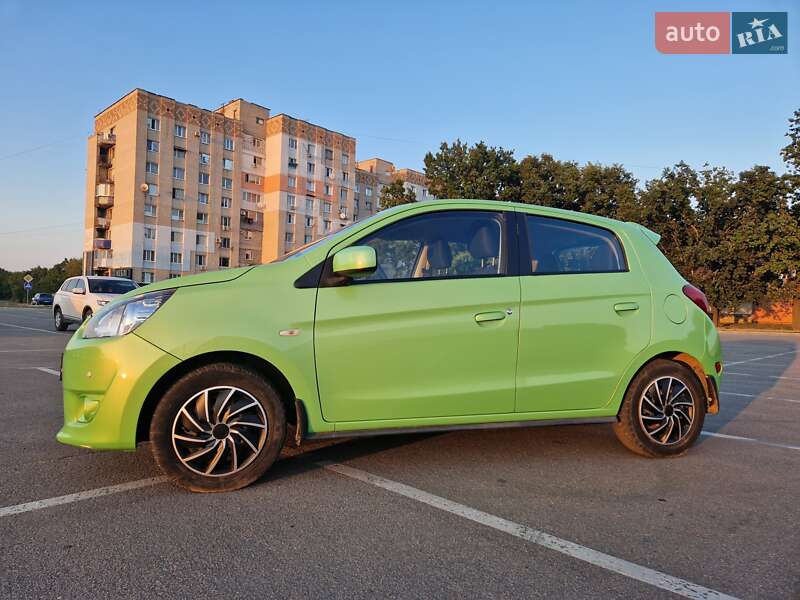 Хетчбек Mitsubishi Mirage 2014 в Кропивницькому