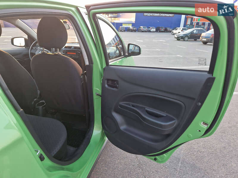 Хетчбек Mitsubishi Mirage 2014 в Кропивницькому