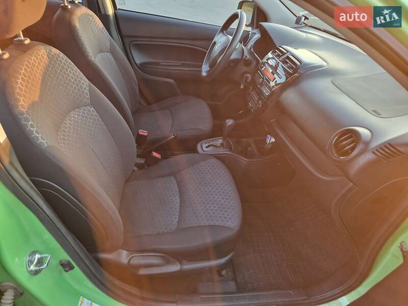 Хетчбек Mitsubishi Mirage 2014 в Кропивницькому