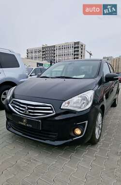 Седан Mitsubishi Mirage 2015 в 