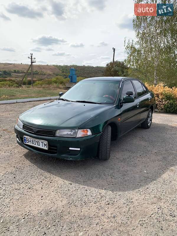 Седан Mitsubishi Mirage 2001 в 