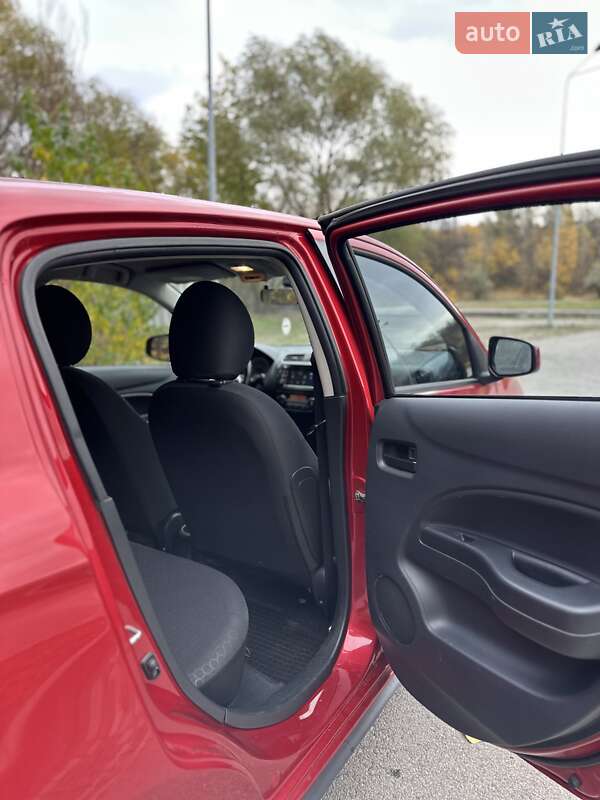 Хэтчбек Mitsubishi Mirage 2015 в Днепре