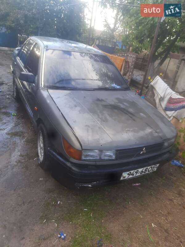 Седан Mitsubishi Mirage 1989 в Беляевке фото Седан Mitsubishi Mirage 1989 в Беляевке