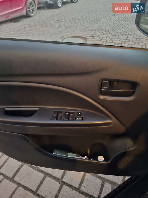 Хэтчбек Mitsubishi Mirage 2016 в Ивано-Франковске фото 12 Хэтчбек Mitsubishi Mirage 2016 в Ивано-Франковске