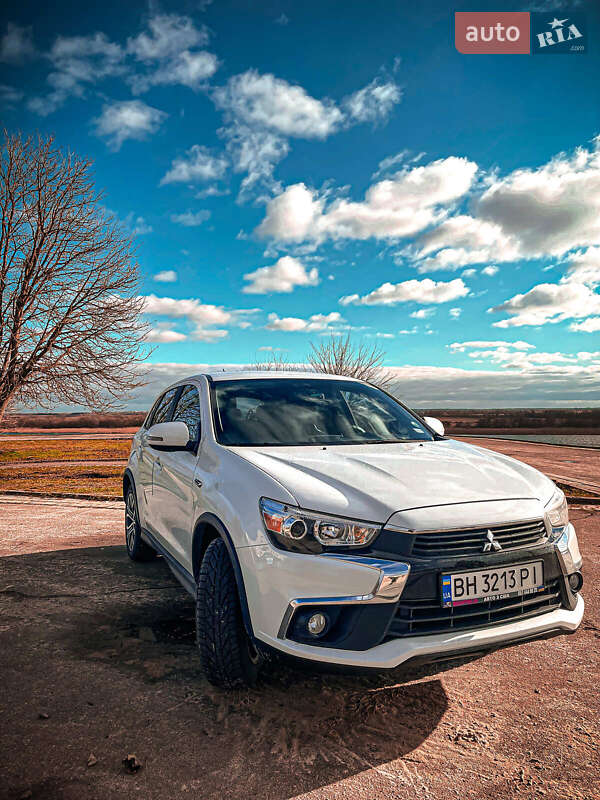 Позашляховик / Кросовер Mitsubishi Outlander Sport 2016 в Херсоні