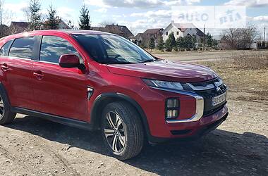 Позашляховик / Кросовер Mitsubishi Outlander Sport 2020 в 