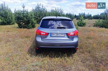 Внедорожник / Кроссовер Mitsubishi Outlander Sport 2013 в Львове