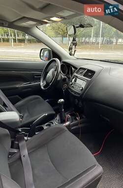 Внедорожник / Кроссовер Mitsubishi Outlander Sport 2015 в 