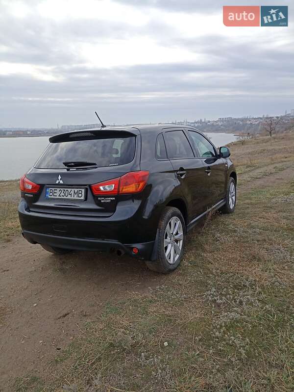 Позашляховик / Кросовер Mitsubishi Outlander Sport 2015 в Миколаєві