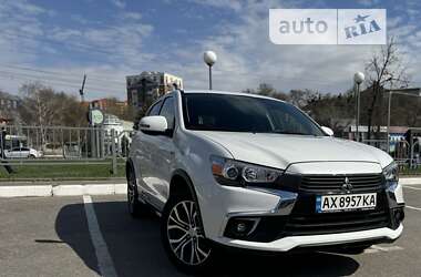 Позашляховик / Кросовер Mitsubishi Outlander Sport 2017 в Харкові