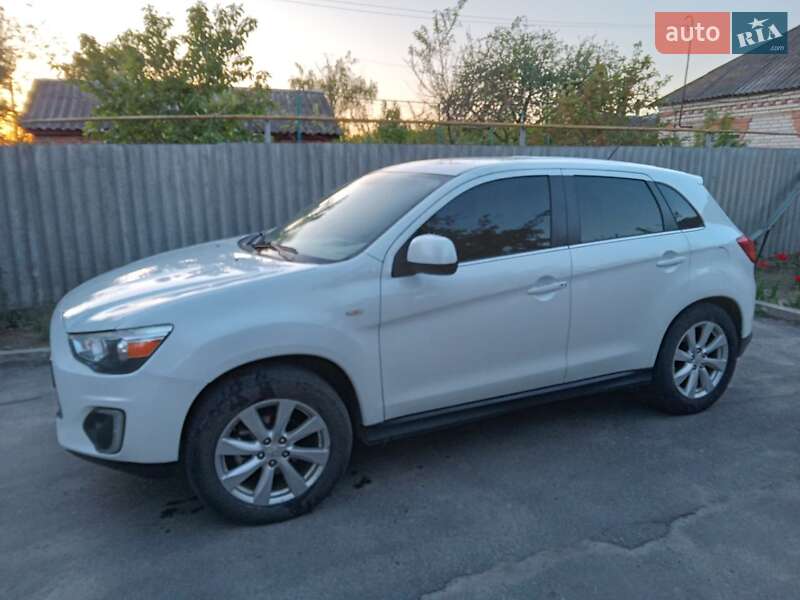 Внедорожник / Кроссовер Mitsubishi Outlander Sport 2014 в 