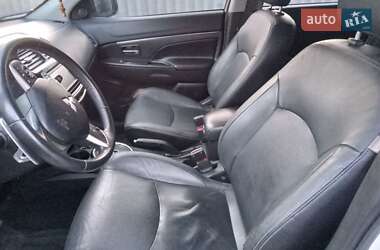 Внедорожник / Кроссовер Mitsubishi Outlander Sport 2014 в 