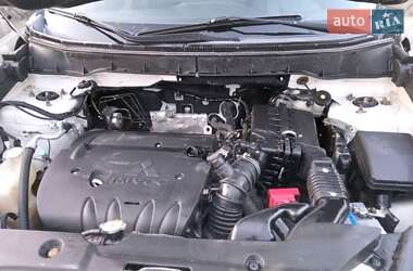 Внедорожник / Кроссовер Mitsubishi Outlander Sport 2014 в 