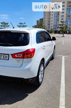 Внедорожник / Кроссовер Mitsubishi Outlander Sport 2015 в Николаеве