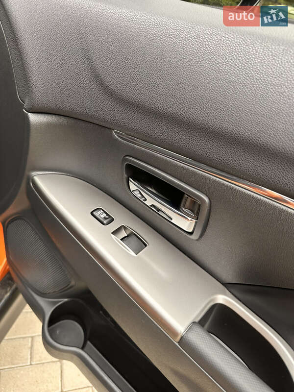 Позашляховик / Кросовер Mitsubishi Outlander Sport 2019 в Житомирі