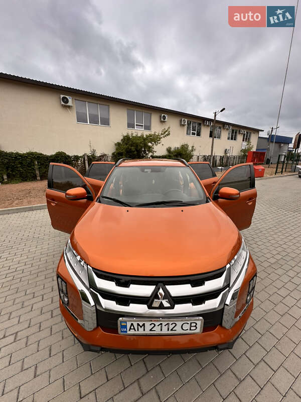 Позашляховик / Кросовер Mitsubishi Outlander Sport 2019 в Житомирі