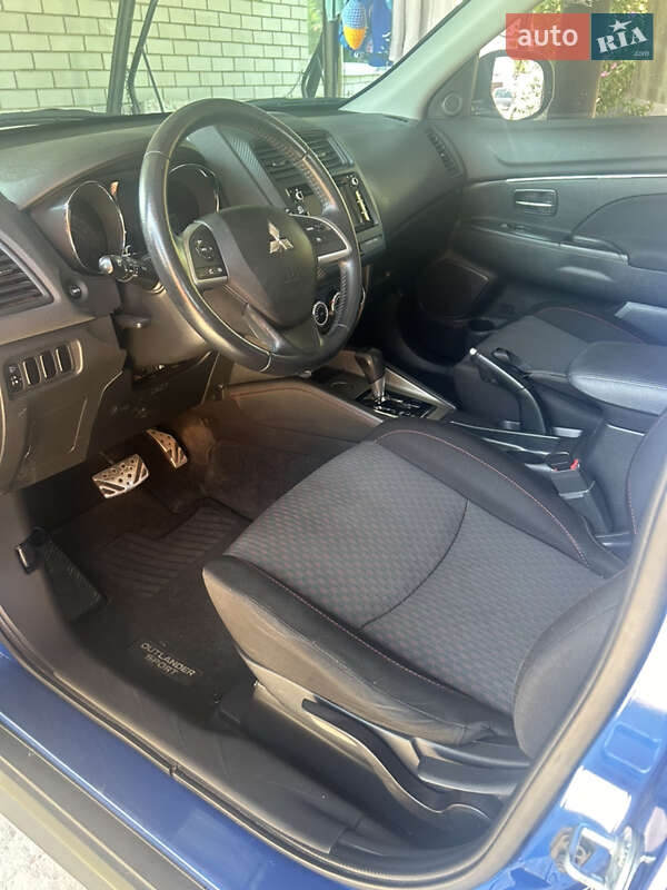 Внедорожник / Кроссовер Mitsubishi Outlander Sport 2018 в Днепре