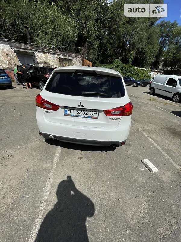 Внедорожник / Кроссовер Mitsubishi Outlander Sport 2015 в Киеве фото 2 Внедорожник / Кроссовер Mitsubishi Outlander Sport 2015 в Киеве