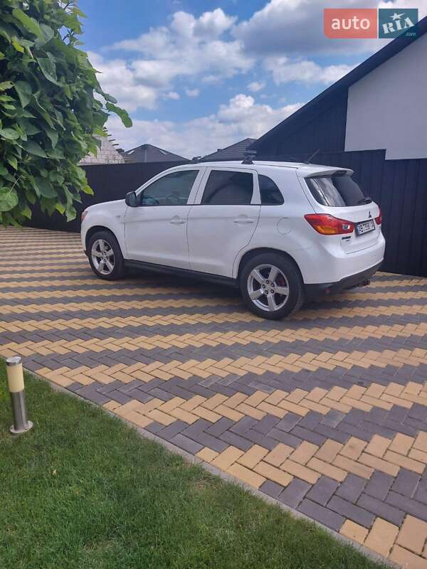 Внедорожник / Кроссовер Mitsubishi Outlander Sport 2015 в Луцке