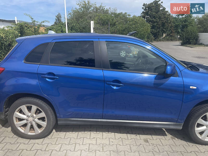 Позашляховик / Кросовер Mitsubishi Outlander Sport 2015 в Одесі