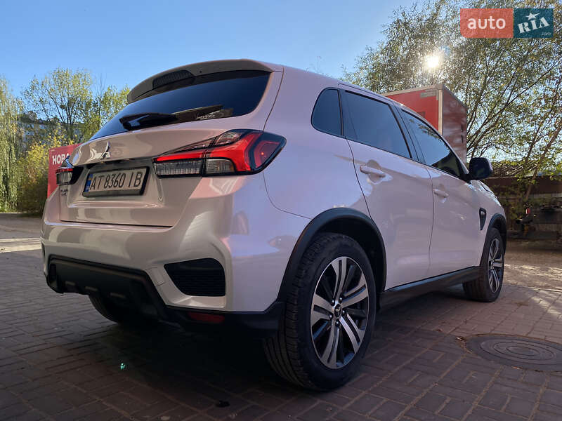 Позашляховик / Кросовер Mitsubishi Outlander Sport 2020 в Івано-Франківську