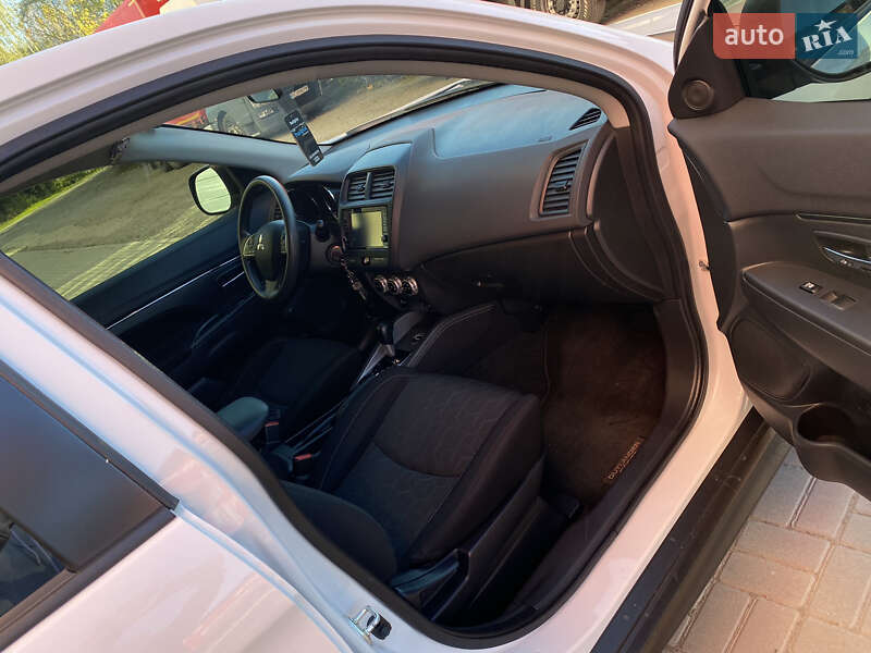 Позашляховик / Кросовер Mitsubishi Outlander Sport 2020 в Івано-Франківську