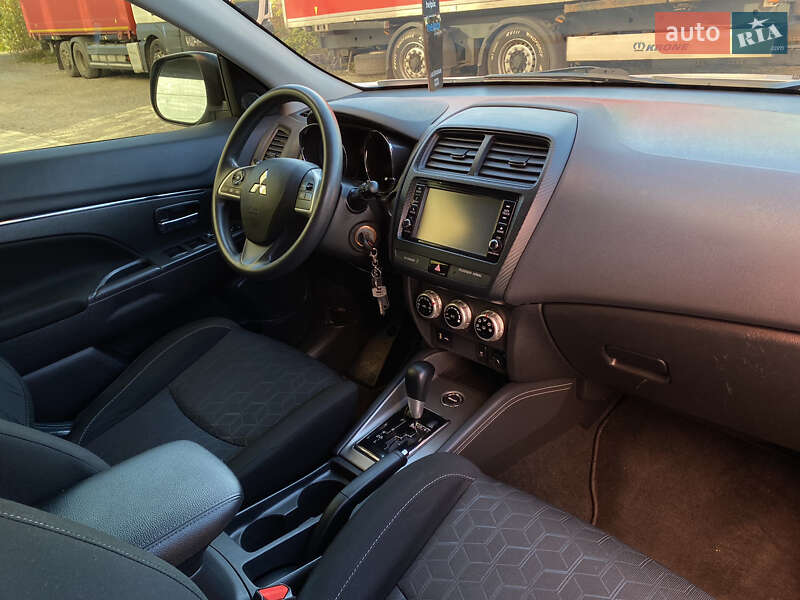 Позашляховик / Кросовер Mitsubishi Outlander Sport 2020 в Івано-Франківську