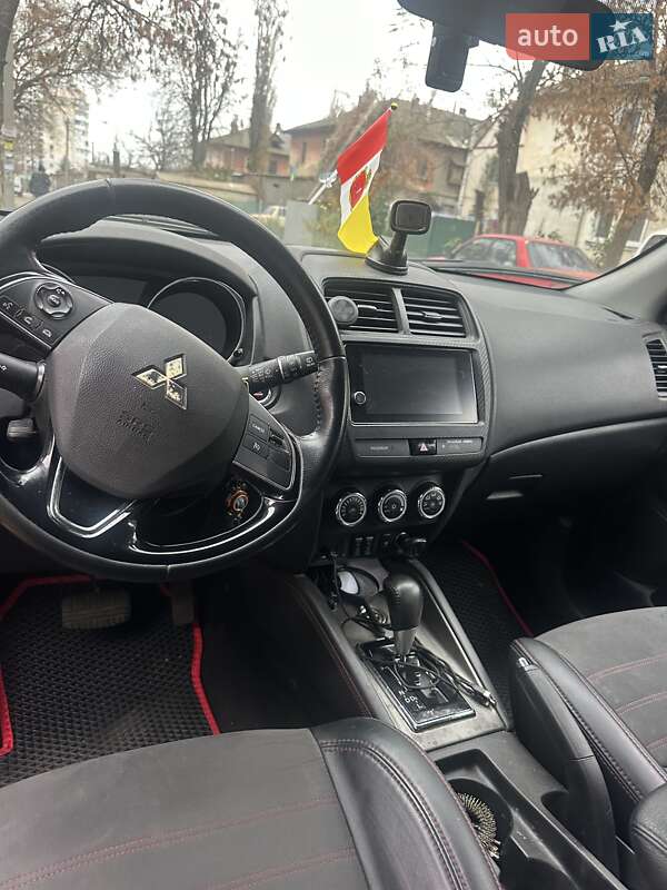 Внедорожник / Кроссовер Mitsubishi Outlander Sport 2018 в Одессе