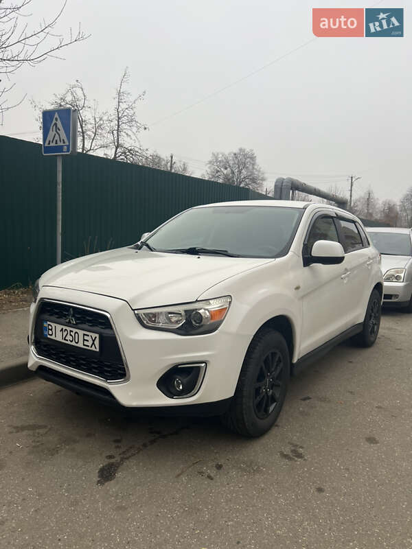 Внедорожник / Кроссовер Mitsubishi Outlander Sport 2015 в Полтаве