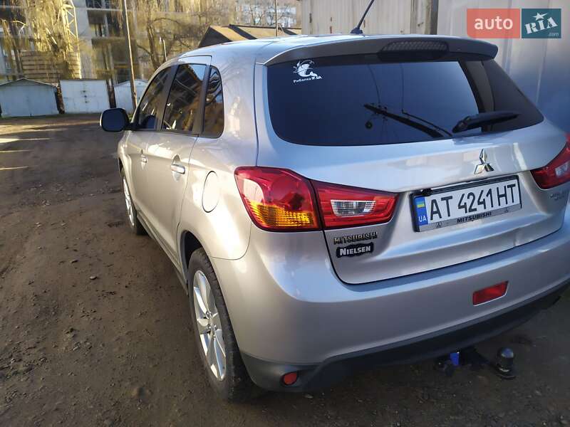 Внедорожник / Кроссовер Mitsubishi Outlander Sport 2013 в Ивано-Франковске