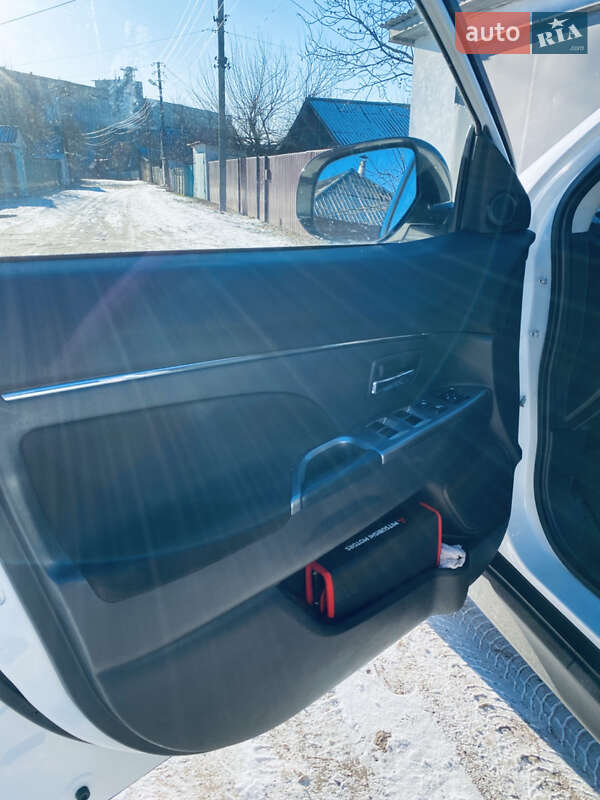 Внедорожник / Кроссовер Mitsubishi Outlander Sport 2019 в Чернигове
