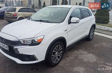 Внедорожник / Кроссовер Mitsubishi Outlander Sport 2016 в Киеве