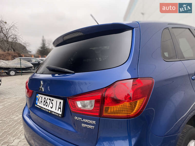 Внедорожник / Кроссовер Mitsubishi Outlander Sport 2015 в Киеве