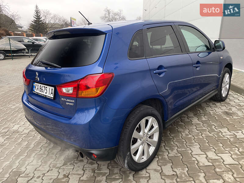 Внедорожник / Кроссовер Mitsubishi Outlander Sport 2015 в Киеве