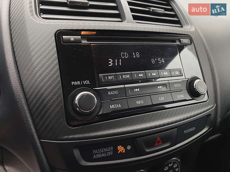 Внедорожник / Кроссовер Mitsubishi Outlander Sport 2015 в Киеве