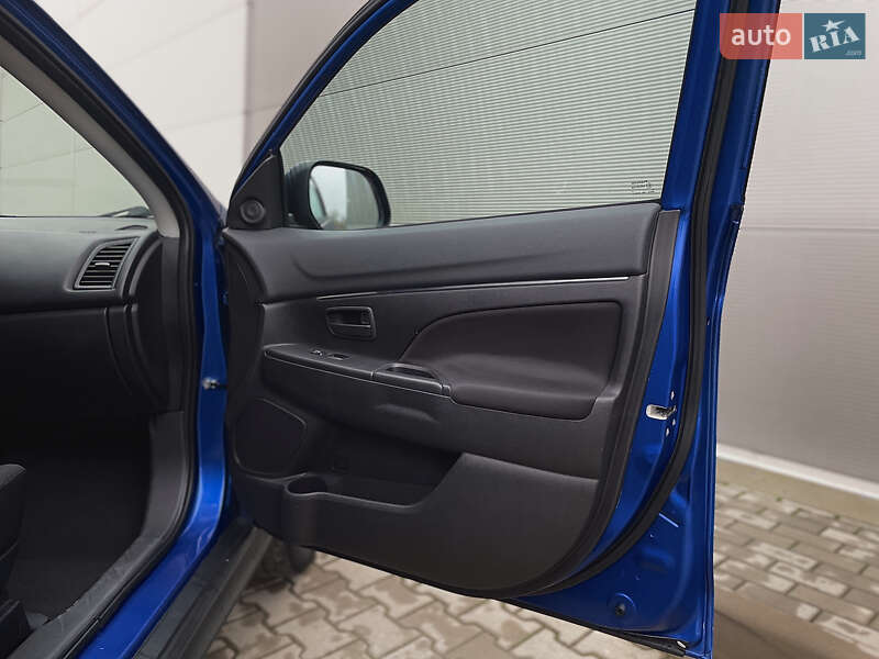 Внедорожник / Кроссовер Mitsubishi Outlander Sport 2015 в Киеве