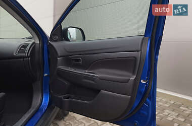 Внедорожник / Кроссовер Mitsubishi Outlander Sport 2015 в 