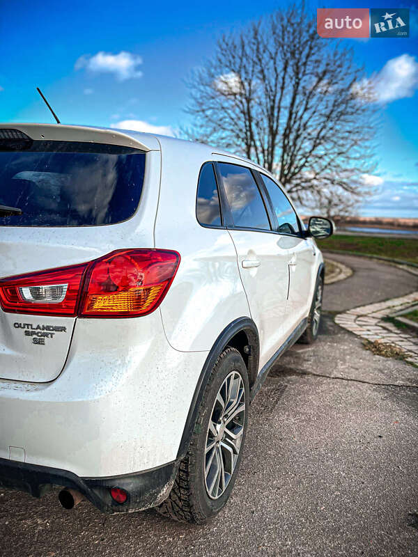 Позашляховик / Кросовер Mitsubishi Outlander Sport 2016 в Херсоні