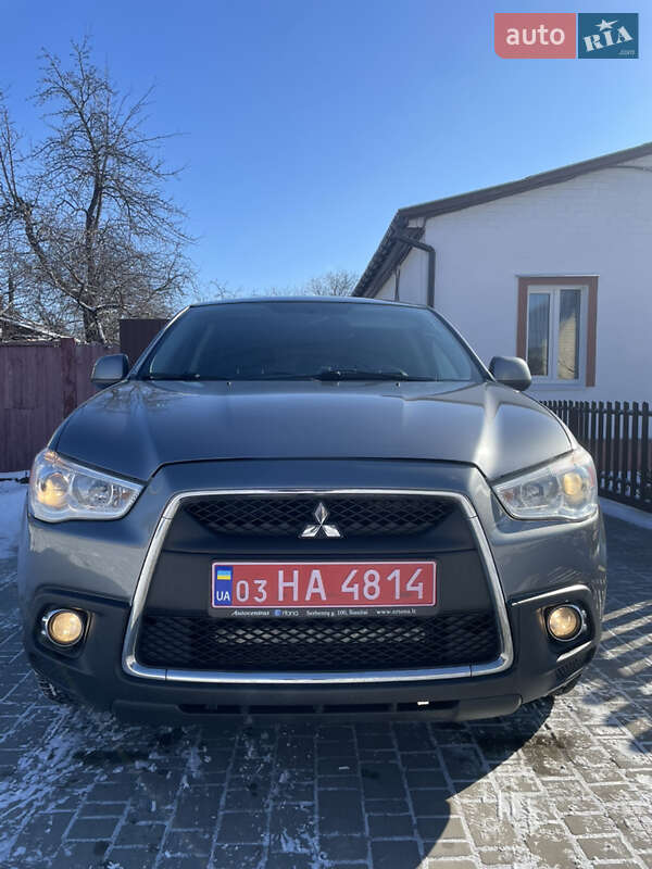 Позашляховик / Кросовер Mitsubishi Outlander Sport 2013 в 