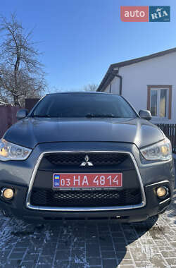 Позашляховик / Кросовер Mitsubishi Outlander Sport 2013 в 