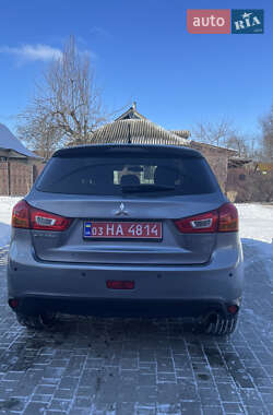 Позашляховик / Кросовер Mitsubishi Outlander Sport 2013 в 