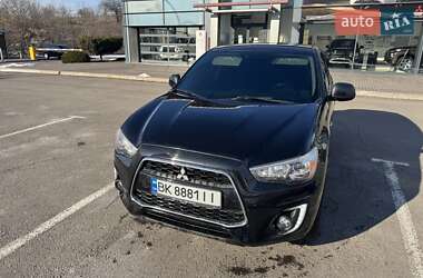 Внедорожник / Кроссовер Mitsubishi Outlander Sport 2015 в Ровно