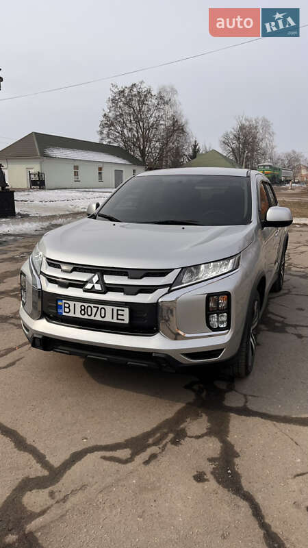 Позашляховик / Кросовер Mitsubishi Outlander Sport 2019 в 