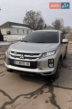 Позашляховик / Кросовер Mitsubishi Outlander Sport 2019 в 