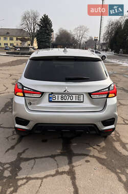 Позашляховик / Кросовер Mitsubishi Outlander Sport 2019 в 