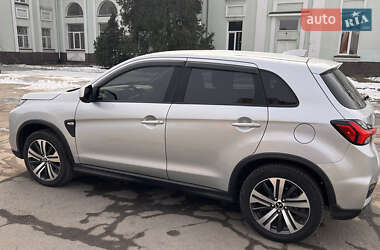 Позашляховик / Кросовер Mitsubishi Outlander Sport 2019 в 