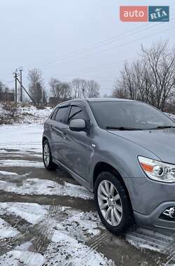 Позашляховик / Кросовер Mitsubishi Outlander Sport 2011 в 